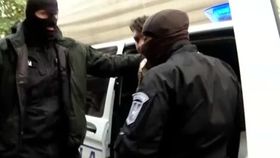 VIDEO Percheziții cu mascații la clanul Pian. Mai mulți membri ai clanului sunt vizați într-o anchetă